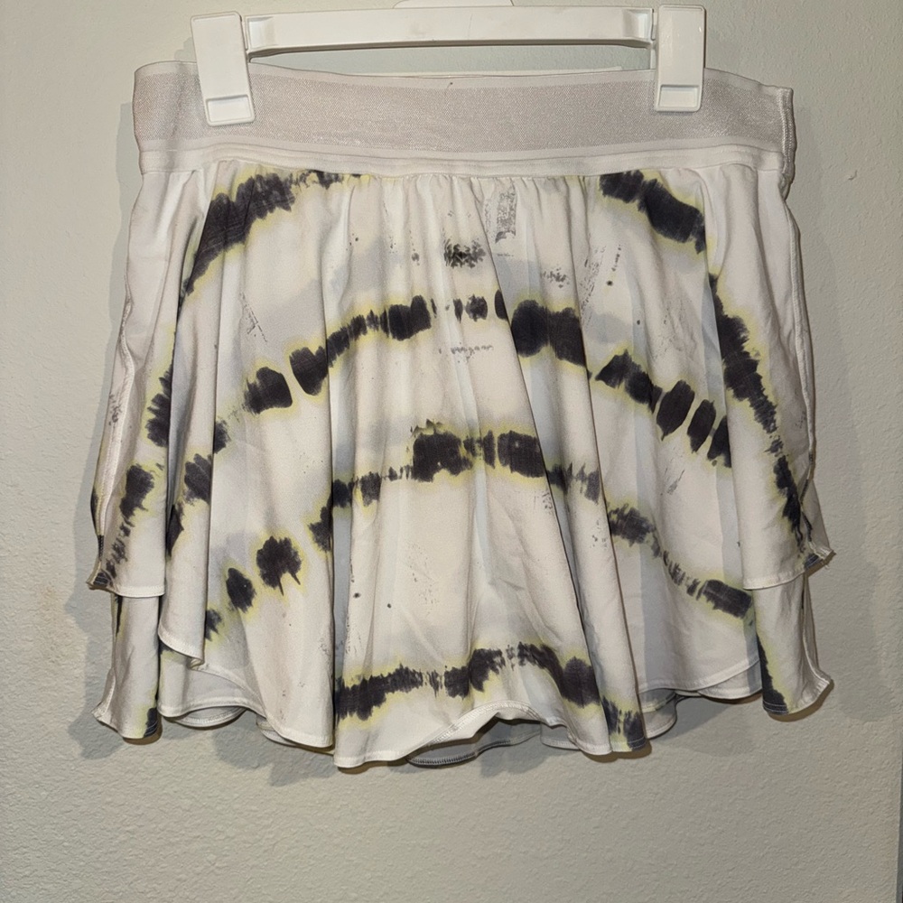 Lululemon Athletica White and Black Tie-Dye Mini Skirt